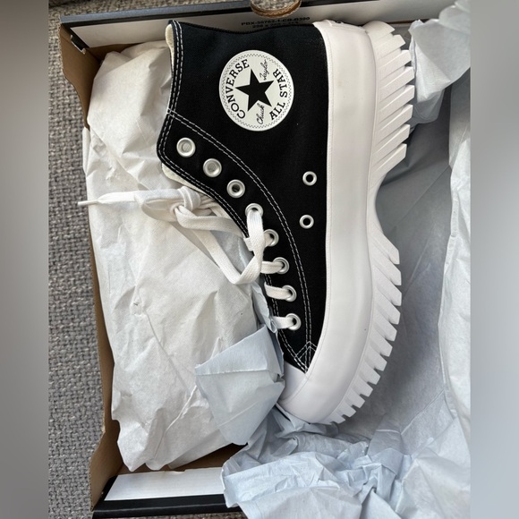 Brand New Converse Chuck Taylor Lugged 2.0 with tag on and box - Picture 7 of 11